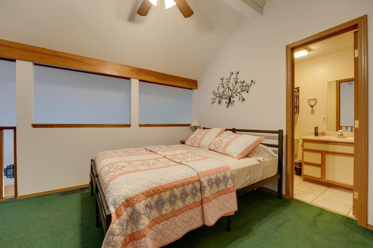Condo With Balcony And Grill 3 Mi To Moonshine Beach! Бренсън Екстериор снимка