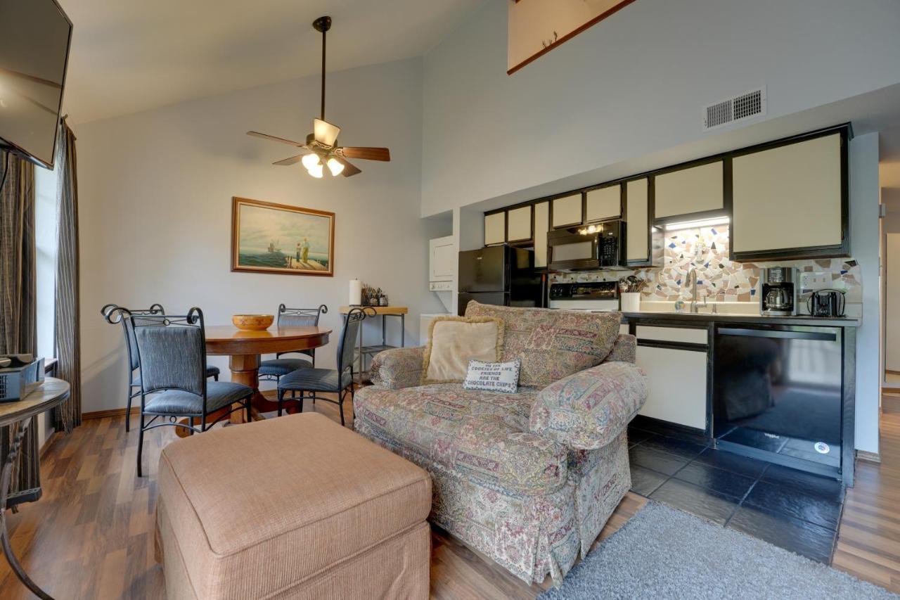 Condo With Balcony And Grill 3 Mi To Moonshine Beach! Бренсън Екстериор снимка