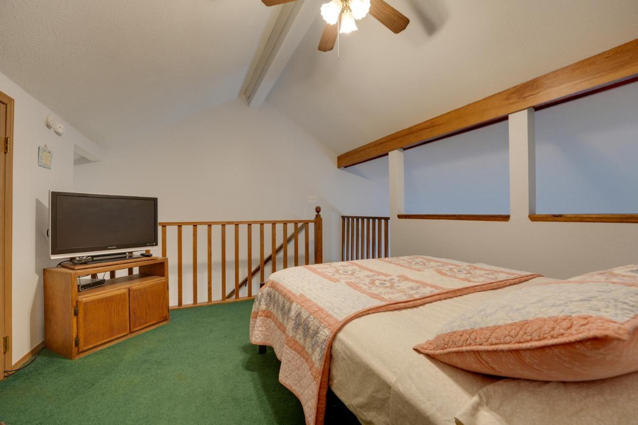 Condo With Balcony And Grill 3 Mi To Moonshine Beach! Бренсън Екстериор снимка